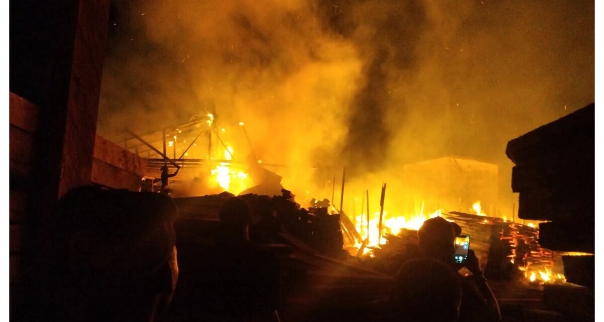 Ibadan: Goods, household items destroyed as fire ravages Gbaji market