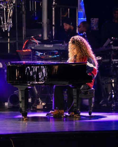 Jay-Z’s Daughter Blue Ivy Joins Him Onstage As Beyoncé Reunites With Destiny’s Child Stars