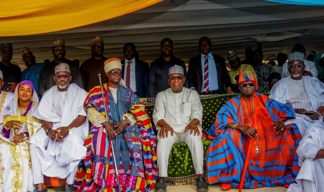 Governor donates ₦60m to Offa hospital project, awards scholarships to 50 students